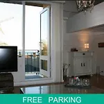 Kongensgate, Koselig Liten Leilighet, 5 Min Unna Sentrum 아파트 크리스티안산